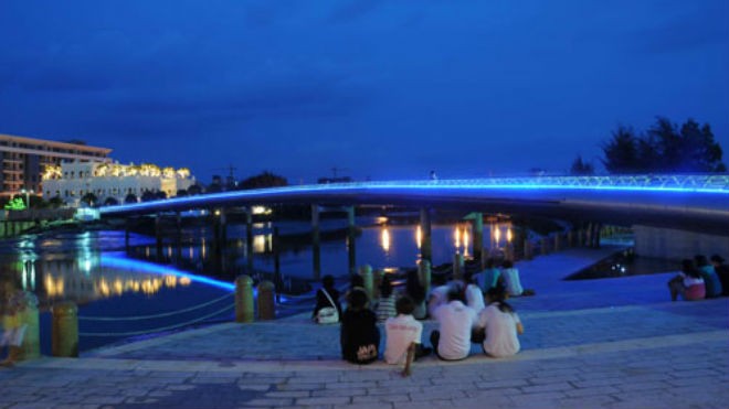 Đêm của giới trẻ Sài Gòn Cầu Ánh Sao (Q.7) là một trong những điểm hẹn về đêm của giới trẻ Sài Gòn
