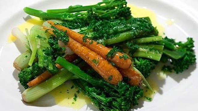 Lợi và hại của các phương pháp ăn kiêng Nhiều người áp dụng chế độ ăn kiêng low fat đã kiêng chất béo tới mức độ cực đoan. Hình minh họa