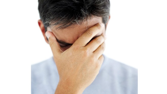 Vợ ngoại tình khi đi làm xa Ảnh: mensanthology.com
