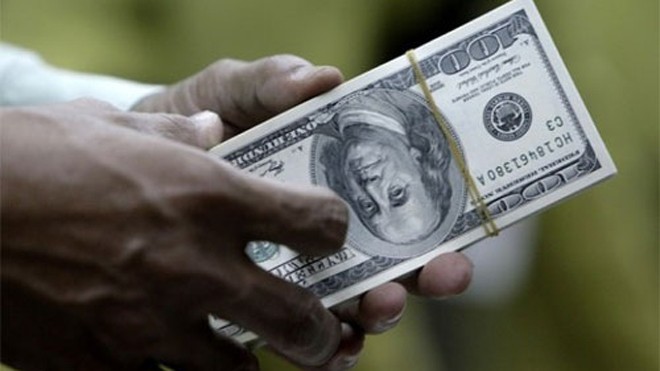 “Ngáo ộp” lãi suất FED có đe tỷ giá USD/VND? Tính đến cuối tháng 7/2015, dự trữ ngoại hối của Việt Nam là 37 tỷ USD, nếu tính thêm các khoản khác thì ở khoảng 40 tỷ USD, riêng vàng thì có 10 tấn.