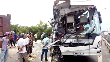 Một người chết, hơn 40 người kinh hãi sau cú tông xe tải Hiện trường vụ tai nạn.