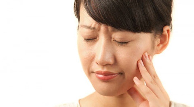 Răng số 8 mọc lệch, có nên nhổ? ảnh minh họa