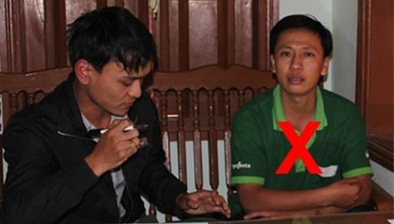 Trút 'mưa dao' đoạt mạng hàng xóm vì nghi bị đầu độc Đào Văn Đức (X) tại cơ quan Công an.