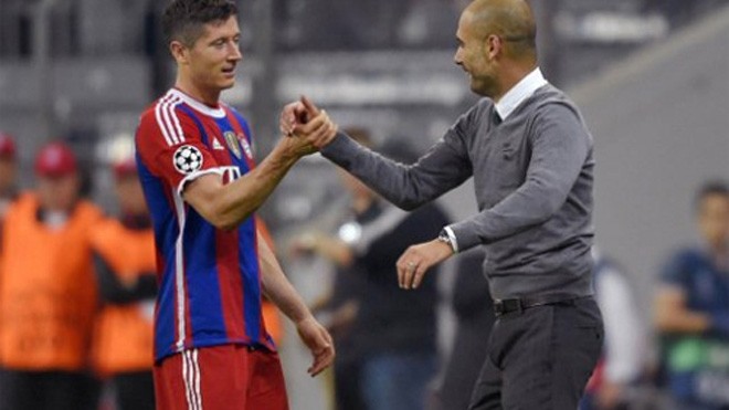 Guardiola sốc vì tốc độ ghi bàn của Lewandowski Pep Guardiola từng muốn để Lewandowski ngồi ghế dự bị hoàn toàn trong trận đấu với Wolfsburg. Ảnh: Reuters