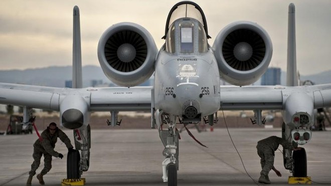 Mỹ điều 12 máy bay Thần sấm A-10 đến Estonia Máy bay Thần sấm A-10 tại căn cứ quân sự Nellis năm 2011 (Ảnh: IB Times)