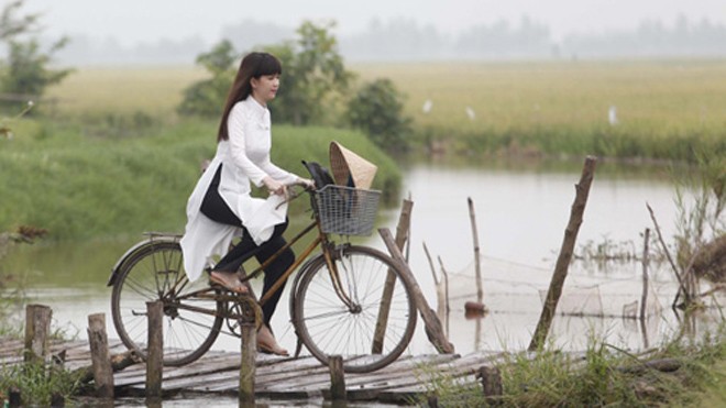 Ngọc Trinh: Được khen tôi rất phấn khích Ngọc Trinh trong cảnh quay đầu tiên của phim.