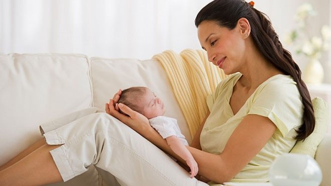 Vì sao 'gái một con trông mòn con mắt'? Nhanh chóng thiết lập tái cân bằng hệ nội tiết sau sinh khiến chị em “đẹp mòn con mắt”