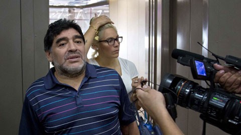 Maradona bỏ bồ trẻ, cặp gái lạ Có thể Maradona sẽ hủy đám cưới với cô bồ Rocio