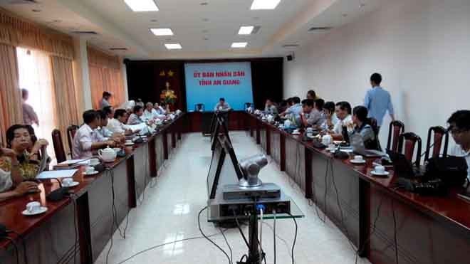 Sở Thông tin An Giang xin lỗi 2 cán bộ bị phạt vụ 'chê' Chủ tịch tỉnh Sở Thông tin An Giang xin lỗi 2 cán bộ bị phạt vụ 'chê' Chủ tịch tỉnh