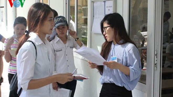 Công bố quy chế thi THPT và tuyển sinh ĐH 2016 trước Tết Các thí sinh làm thủ tục thi THPT quốc gia năm 2015 (Ảnh: Minh Dương)