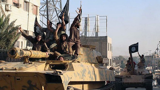 Khủng hoảng tiền mặt, IS giảm lương binh sĩ Các tay súng IS tại tỉnh Raqqa.(Ảnh: Telegraph)