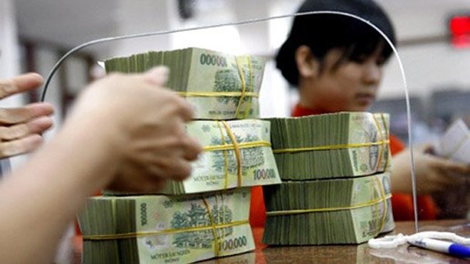 Gửi tiết kiệm ở đâu có lợi nhất? Nhu cầu gửi tiền tiết kiệm vào ngân hàng của người dân dịp đầu năm tăng cao (Ảnh minh họa)