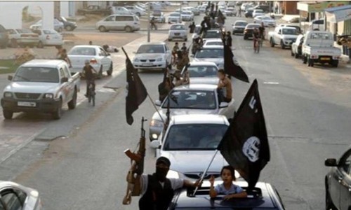 IS mở rộng kiểm soát ở Libya, châm ngòi chạy đua vũ trang Phiến quân Nhà nước Hồi giáo diễu hành ở thành phố Sirte, Libya. Ảnh: SITE.