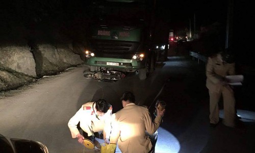 Tông vào ô tô khi đi hội về, 2 thanh niên thương vong Công an huyện Thạch An (Cao Bằng) đang xử lý vụ việc *ảnh: Thu Hà