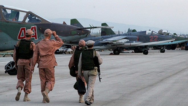 Nga bắt đầu rút thiết bị quân sự khỏi Syria Kỹ thuật viên tại căn cứ không quân Hmeymim, Latakia, Syria, nơi chiến đấu cơ Nga xuất kích tấn công các mục tiêu khủng bố. Ảnh: RIA Novosti.