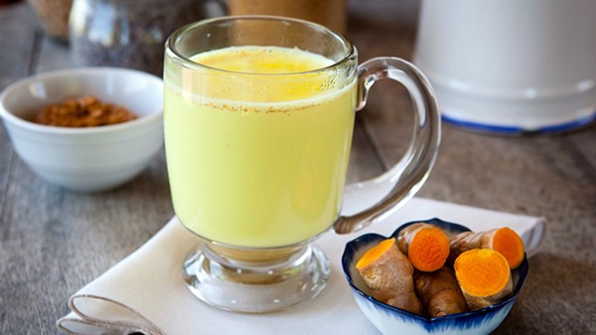 Uống nước nghệ ấm để cải thiện 10 vấn đề sức khỏe Uống nước nghệ ấm để cải thiện 10 vấn đề sức khỏe