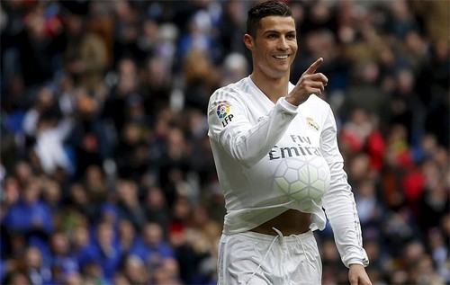 Ronaldo có thể lại thuê người đẻ con CR7 giả bụng bầu trong trận Real - Celta Vigo. Ảnh: Reuters