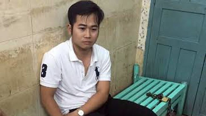 Cô gái cùng hiệp sĩ 'giăng lưới' gã hải quan dỏm Đạt tại cơ quan điều tra, Ảnh: Q.T
