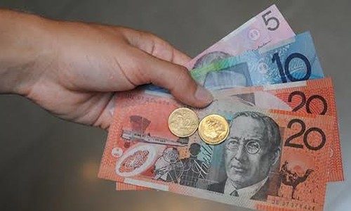 Nữ sinh 16 tuổi có thể phải ngồi tù 25 năm vì gửi tiền cho IS Nữ sinh người Australia có thể bị kết án 25 năm tù vì gửi tiền cho IS. Ảnh minh họa: BBC
