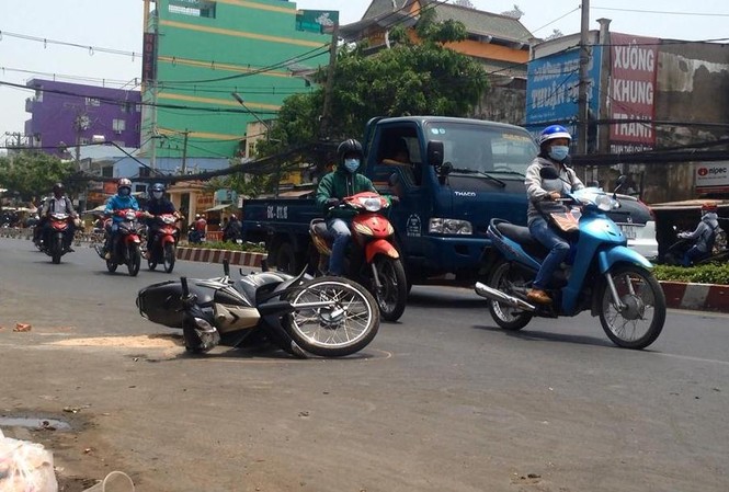 Hai nữ sinh bị tạt axit giữa đường ở Sài Gòn Hiện trường vụ việc.