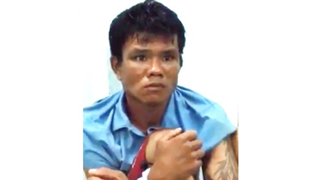 Thanh niên ngáo đá 'múa' dao, cắn tay cảnh sát Người thanh niên ngáo đá tại cơ quan công an. Ảnh: X.N