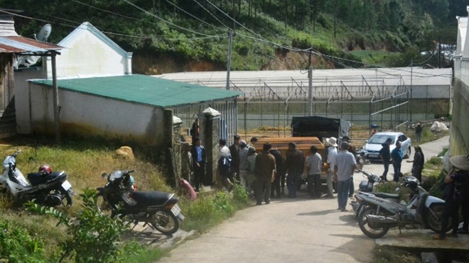 Vợ đi chợ, chồng sang nhà hàng xóm treo cổ tự tử Gia đình đang lo hậu sự cho nạn nhân