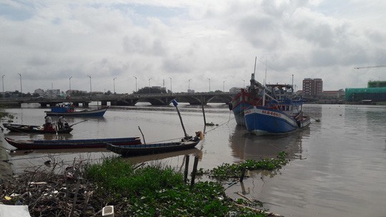Phát hiện thi thể cụ ông mắc vào đuôi ghe cào Vị trí phát hiện thi thể ông N. vướng vào đuôi ghe cào