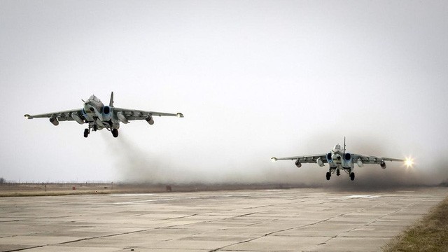 Tại sao Nga - Mỹ đối đầu tốn kém ở Syria? Máy bay nga hoạt động tại Syria (Ảnh minh họa: Reuters)