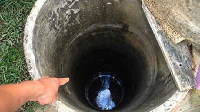 Đuổi gà, bé trai rơi xuống giếng sâu 10 m gãy cột sống Ảnh minh họa