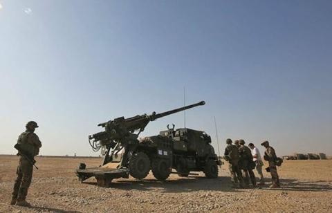 Siêu pháo Caesar đánh Mosul: Mạnh mẽ nhưng... không hiệu quả Pháo tự hành Caesar tấn công khủng bố tại Mosul.