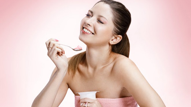 Tại sao không nên ăn sữa chua khi đói? Ảnh minh họa: Womenshealth.