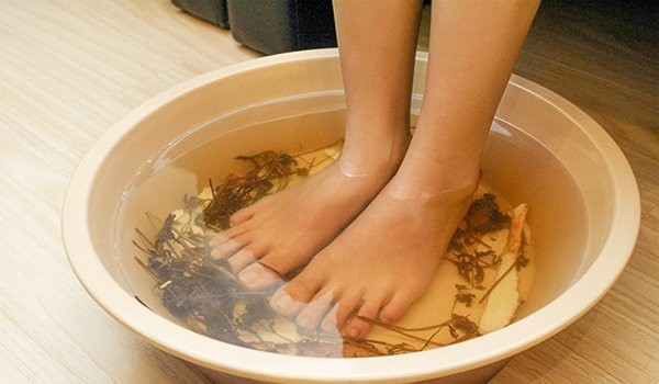 Ngâm chân sẽ trị được những bệnh thường gặp Ngâm chân giúp giảm căng thẳng