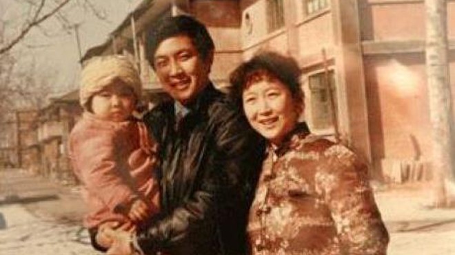 'Khổng Minh' Đường Quốc Cường: Từ bi kịch tới đỉnh cao danh vọng Đường Quốc Cường bên Tôn Đào và con gái.