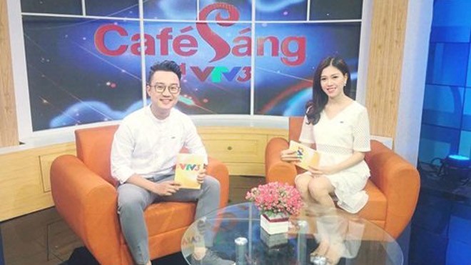 MC Sơn Lâm: 'Cà phê sáng là chương trình áp lực nhất' MC Sơn Lâm phối hợp ăn ý với bạn dẫn trong chương trình "Chào buổi sáng"