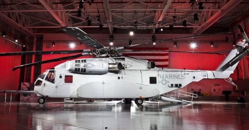 Trực thăng mới của Mỹ đắt hơn cả tiêm kích tàng hình F-35A Chiếc CH-53K đầu tiên trong lễ ra mắt. Ảnh: WATM.