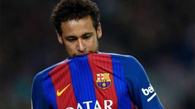 Đối thủ gọi Neymar là diễn viên vĩ đại trên sân cỏ Neymar bị tố hay ăn vạ và ngã vờ. Ảnh: Reuters