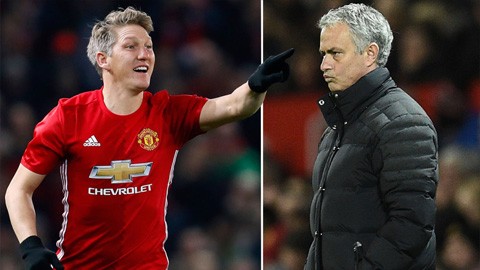 Schweinsteiger phớt lờ HLV Mourinho khi nói lời tri ân Schweinsteiger phớt lờ HLV Mourinho khi nói lời tri ân