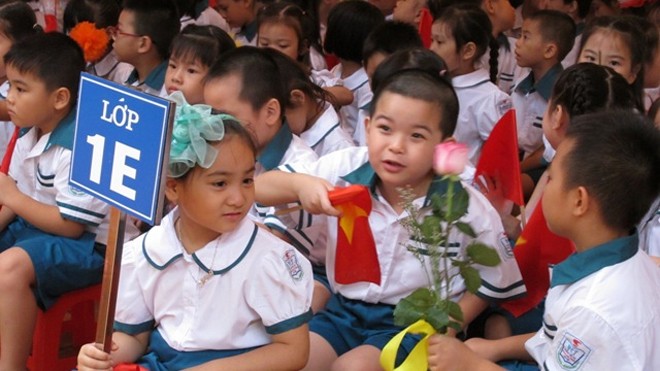 Vợ chồng “chiến tranh lạnh” vì con vào lớp 1, sảy chân là trượt Chuyên gia tâm lý khuyên nên chọn trường cho con ở gần nhà (Ảnh minh hoạ: IT)