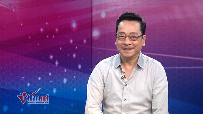 Cú điện thoại và món quà lạ từ Mỹ gửi “ông trùm” Phan Quân Nét tươi vui của NSND Hoàng Dũng khi kể về các món quà lạ từ khán giả cho vai diễn "ông trùm" Phan Quân.