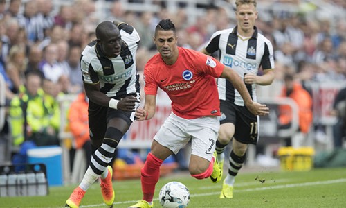 Suất lên chơi Ngoại hạng Anh trị giá ít nhất 220 triệu USD Newcastle và Brighton là chủ nhân hai tấm vé đầu tiên từ giải Hạng Nhất mùa này lên Ngoại hạng Anh. Suất còn lại sẽ được định đoạt qua các trận play-off. Ảnh: Sky.