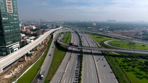 Người dân lao vào đầu tư nhà đất bất chấp rủi ro Giao dịch nhà đất tại TP HCM liên tục tăng cao trong những tháng đầu năm 2017. Ảnh: Vũ Lê/VnExpress