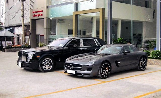 Ô tô sang biếu tặng: Bán tống bán tháo, dỡ showroom vì thua lỗ Năm 2016, có khoảng 1.600 xe cũ, hầu hết là xe sang Lexus, Land Rover, Porsche, Audi, BMW,... được nhập về