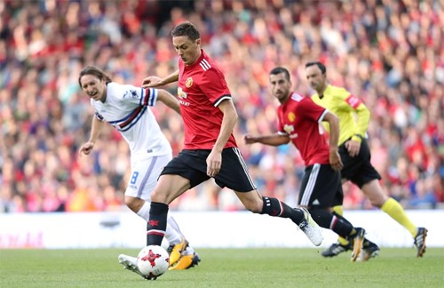 Matic ra mắt thành công, M.U thắng Sampdoria Matic (giữa) hòa nhập rất nhanh vào lối chơi của Man Utd. Ảnh: Reuters