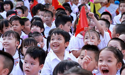 Giật nảy người với lời bài hát thể dục Các cháu chủ nhân tương lai của đất nước phải được giáo dục tốt nhất, nhân văn nhất. ảnh: Khai giảng năm học 2017- 2018 nguồn Chinhphu.vn