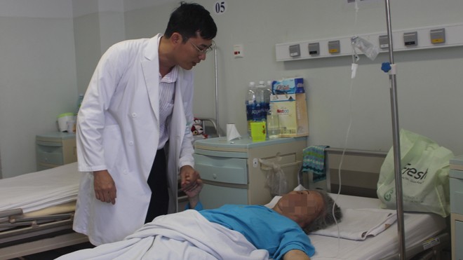 Cắt bỏ khối u 'khủng' chèn phổi bệnh nhân 74 tuổi Bệnh nhân Lâm Thị T. đang hồi phục rất tốt sau khi phẫu thuật cắt bỏ khối u lớn