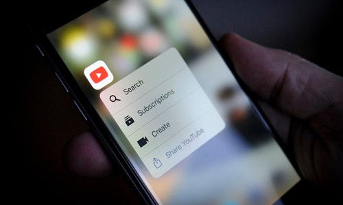 Từ nay, kênh YouTube trên 4.000 giờ xem mới kiếm được tiền Từ nay, những kênh video muốn đăng ký kiếm tiền phải hội tụ đủ 2 điều kiện: có 1.000 người theo dõi và trên 4.000 giờ xem. Ảnh: Gettty Images.