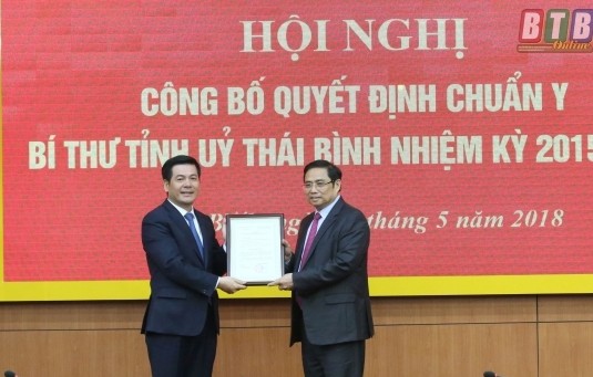 Công bố quyết định của Bộ Chính trị về công tác cán bộ Công bố quyết định của Bộ Chính trị về công tác cán bộ