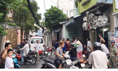 Người cha bị nghi sát hại con rồi tự tử ở Sài Gòn Hàng xóm của nạn nhân khá bất ngờ khi án mạng xảy ra