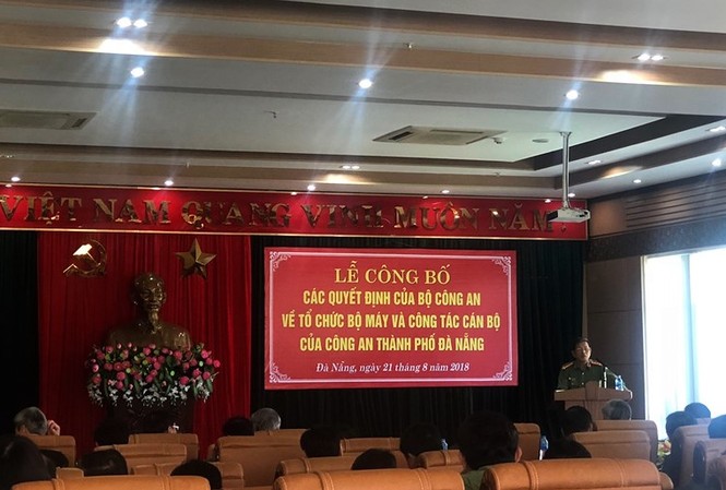 10 lãnh đạo công an cấp phòng ở Đà Nẵng xin nghỉ hưu sớm Giám đốc Công an TP Đà Nẵng, Đại tá Lê Văn Tam phát biểu về bộ máy của công an TP. Ảnh: LÊ PHI.