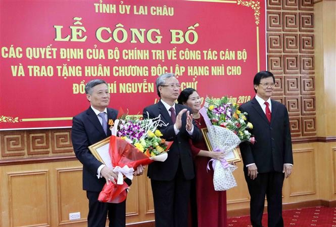 Công bố các quyết định của Bộ Chính trị về công tác cán bộ Công bố các quyết định của Bộ Chính trị về công tác cán bộ